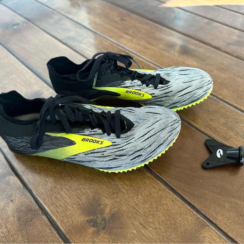 Brooks QW-K V4 Unisex Racing Shoes Size 6.5